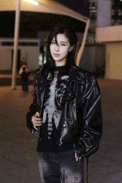 真的要吹爆这家夜场!一进门就被超燃的氛围狠狠拿捏,灯光炫而