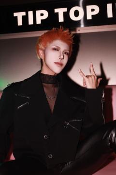 真的要吹爆这家夜场!一进门就被超燃的氛围狠狠拿捏,灯光炫而