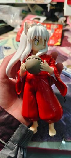 来个人帮我看看，这是正版吗。看着很奇怪，脚插不上底座的