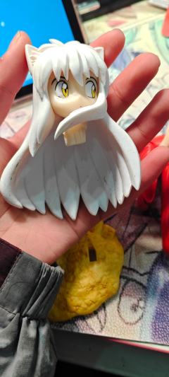 来个人帮我看看，这是正版吗。看着很奇怪，脚插不上底座的