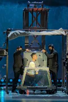 之前有去过男巫客厅，当时就被邓男子的魔术表演折服了。这次的表