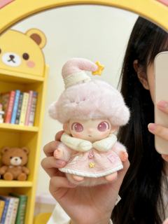 “想把你捧在手心，像星星一样闪✨”  
两只毛绒BJD甜度爆