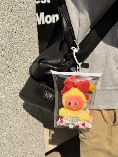 星星人终于出5.0了，怦然心动毛绒挂件
大大的蝴蝶结，怎能不