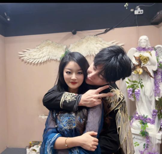 8人8恋陪trpg巨作杀青撒花🎉
终于让我打上晚歌的对位了 甜蜜之💕玩去吧就 极少极少的阅读量 其他所有时间都在小黑屋爽谈 公共幕爽谈！！！全程在恋陪怀里度过爽之爽之！！美中不足就是我的泪点真的很吊诡