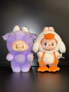 新出的马年搪胶系列的labubu一开始看图get不到，结果收