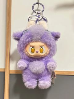 新出的马年搪胶系列的labubu一开始看图get不到，结果收