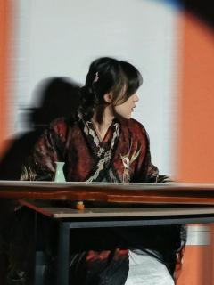 DM 桃江（饰：宇宙无敌可爱小肆）
DM小姚（饰：中州大陆最