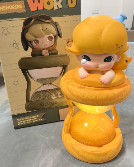 实物挺好看的，有种纸醉金迷的味道，放置久了还会在桌面产生光圈。管它是不是热款，我喜欢就是热款✨💛