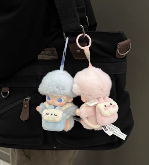 给眷恋依赖安排上啦～小粉和小蓝小书包～