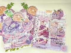 老演员蓝莓塔塔，刚入坑的时候买的文创，跟以前的打包一次，现在