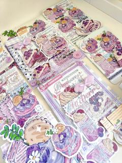 老演员蓝莓塔塔，刚入坑的时候买的文创，跟以前的打包一次，现在