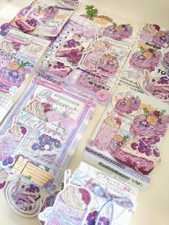 老演员蓝莓塔塔，刚入坑的时候买的文创，跟以前的打包一次，现在