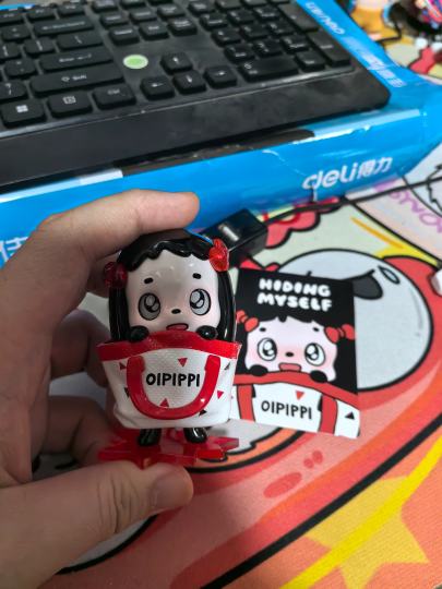 她有着自己的可爱，我虽然抽不到，但是我以平价的价格买了个，真可爱，喜欢