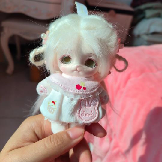 超可爱的mimia宝宝～～～ (ᐥᐜᐥ)♡︎ᐝ甜甜嘟～给她编了个头发嘿嘿，可爱嘟，想要发型教程的宝宝可以评论哦😘