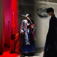 女人何苦为难女人，红尘颠作弄人提不起恨
男人就要为难男人，哔