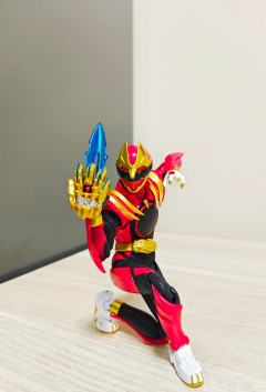 「逸れ一匹——」
说实话,个人直到现在还没从去年唐突传来的