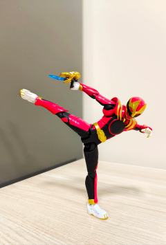 「逸れ一匹——」
说实话,个人直到现在还没从去年唐突传来的