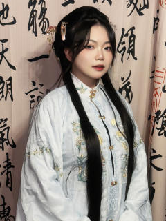 晚舟在此，愿与三郎共白头。三郎，而今晚舟笔下是英雄，早已刻下