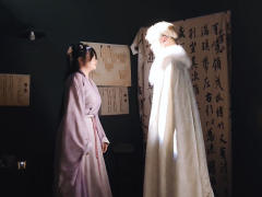 晚舟在此，愿与三郎共白头。三郎，而今晚舟笔下是英雄，早已刻下