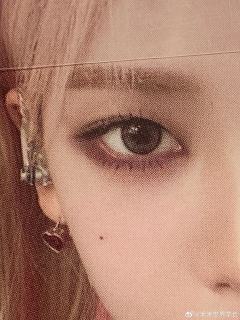 【spicy粉发耳麦柚真假鉴定帖】全图左真右假 这张假卡还没