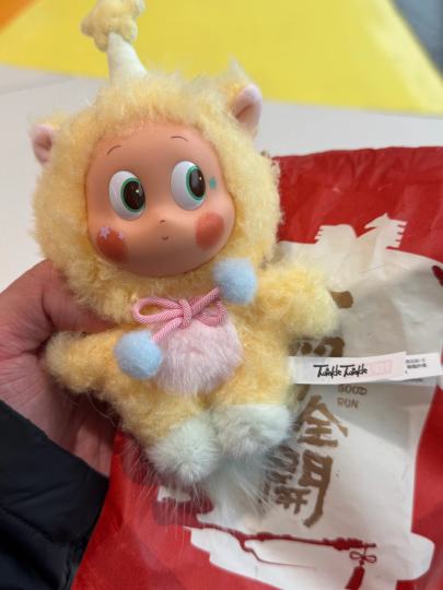 万众黄牛摇了半天，最后放下了这一盒，结果买来一拆，是他们想要的星星人😳