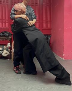 降雪，你曾低语，重逢就在不远的春天。可我才后知后觉，寂雪山常