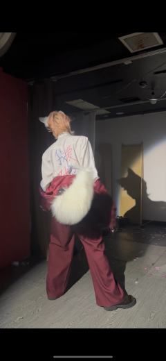 降雪，你曾低语，重逢就在不远的春天。可我才后知后觉，寂雪山常