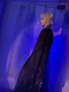 倘若这漫天神佛皆不应我所求，那便不求神佛，唯有求己。

感谢