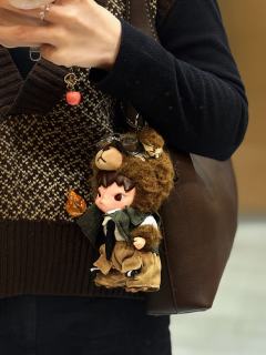 把新年的喜乐挂包上！
软乎乎的喜乐熊不管搭什么娃衣
只要火把