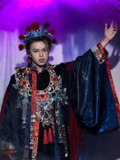 倘若这漫天神佛皆不应我所求，那便不求神佛，唯有求己。

感谢