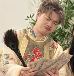 倘若这漫天神佛皆不应我所求，那便不求神佛，唯有求己。

感谢