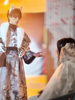 阿喜的一生，从精神病的全世界路过。
又名，整个世界都是祁夜，