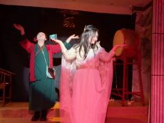 阿喜的一生，从精神病的全世界路过。
又名，整个世界都是祁夜，