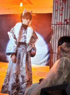 阿喜的一生，从精神病的全世界路过。
又名，整个世界都是祁夜，