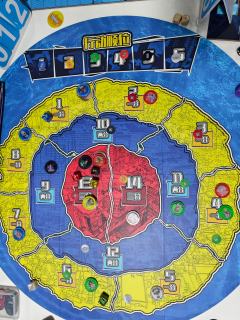 “我要验牌！你想偷我鸡？给我擦皮鞋！”

体验角色：费德
体