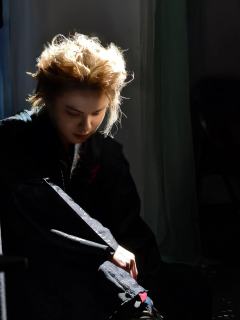 “在理智和情感里挣扎,亲手撕碎自己的后的无法复原”
角色: