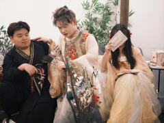 “在理智和情感里挣扎,亲手撕碎自己的后的无法复原”
角色: