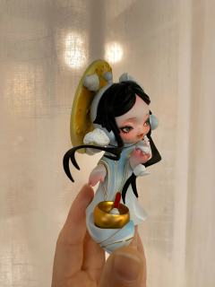 在无边的清冷中
只有一只偶尔捣药的兔兔陪伴～
底娃：点金奔腾