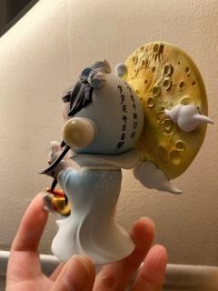 在无边的清冷中
只有一只偶尔捣药的兔兔陪伴～
底娃：点金奔腾