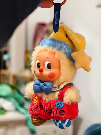 星星人吧～超级可爱，设计的也好，配色也好～无敌可爱～爱不释手～