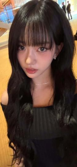 特别高兴，第一次用Churrrrr看直播，虽然没有看到我喜欢的Anna的直播，但第一次发弹幕被翻牌了，我发的“Sooin love Anna?”，Sooin读了一下，当时又没录频，有点遗憾。本人又是礼