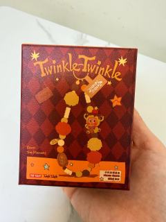 蹲了好久的星星人挂绳盲盒,拆开瞬间被这只招吉布丁萌到心化🥰