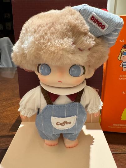 终于买到了！🤩就是这里面的做工真是对不起他199的价格……脸是绝对可以的！衣服穿起来！