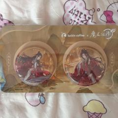 今天妈妈带萱萱去喝瑞幸，妈妈喝红茶，萱萱喝草莓果茶，后面两个