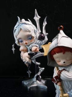 神圣感拉满了
    女王座下的神使