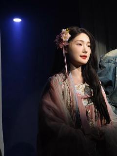 我羡慕他见多识广，却依然能享受当下。
希望你的记忆里，也会有