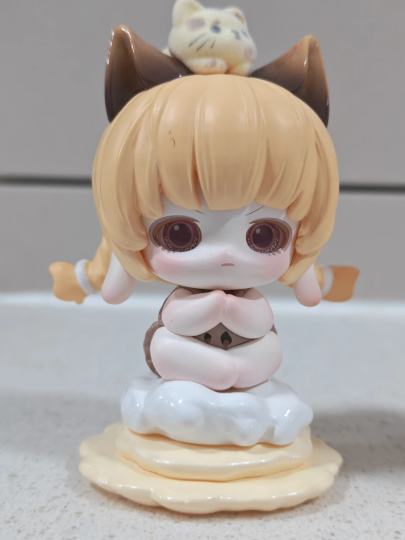 移山决这个太萌了，头顶还有个小猫咪，豹纹也很可爱，还配磁吸底座～稀饭～～