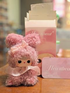 哎，抽两个，两个都是玫瑰，我想要一个熊熊的咋那么难