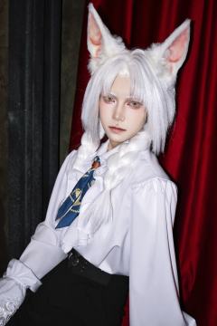 第一次去二次元夜场，待了三分钟就出来了，那里的环境和人与我格