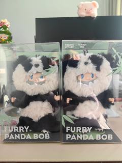 两只小熊猫到家啦～～～
可爱可爱～～～
听说是唯一一只可以坐